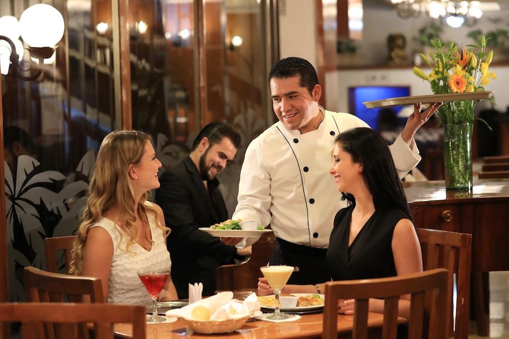 Hotel Ciros Pachuca Bagian luar foto